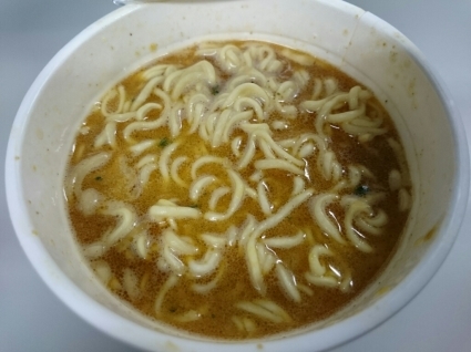 10/23夜勤食 無印良品カップラーメングリーンカレー味 & イオン新潟県南魚沼産コシヒカリごはん_b0042308_01453702.jpg