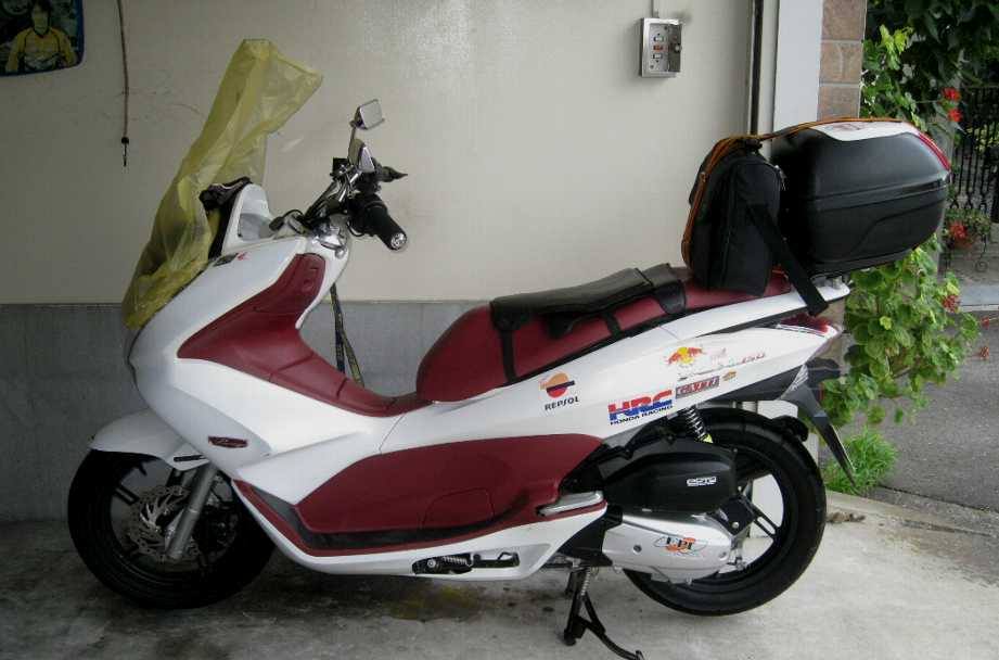 お買い物バイクの乗りかえ　流行のホンダＰＣＸへ_e0003910_1533890.jpg