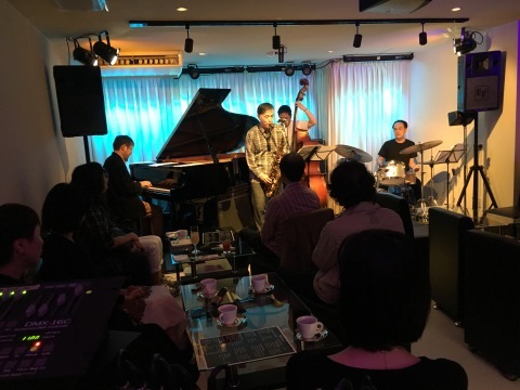 広島  Jazzlive comin  本日火曜日のライブ_b0115606_10373015.jpg
