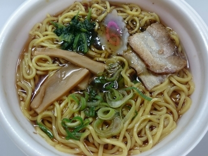 10/24夜勤食 昔ながらの醤油ラーメン @ファミリーマート_b0042308_01484771.jpg