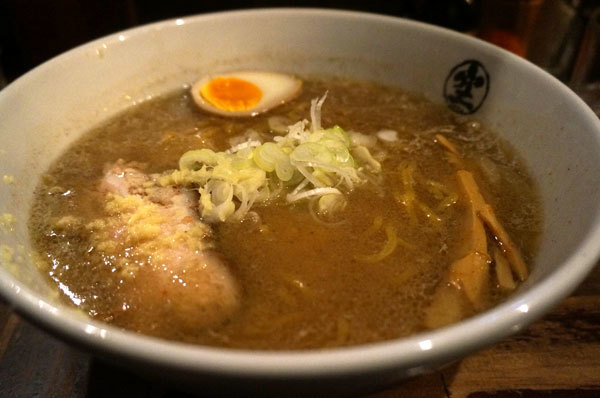 北海道（札幌・すすきの）：ラーメン空（そら）（本店）　「味噌ラーメン」_b0089578_15281241.jpg