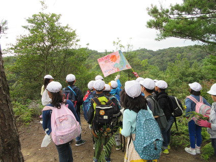 淡輪小学校2年遠足・孝子の森_f0053885_21271422.jpg