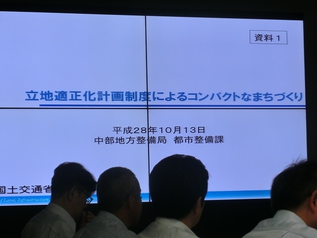 スカスカな富士市をどう維持・集約していくか 「立地適正化計画」の勉強会_f0141310_8163527.jpg