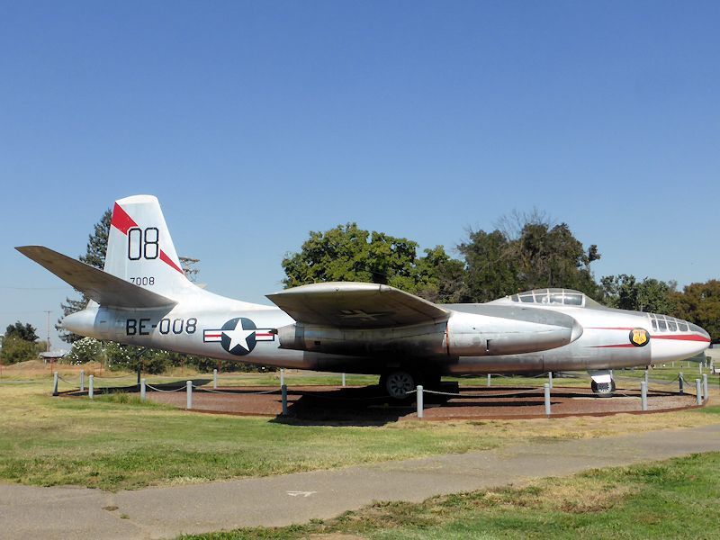 キャッスル航空博物館の戦闘機たち_b0057612_18360270.jpg