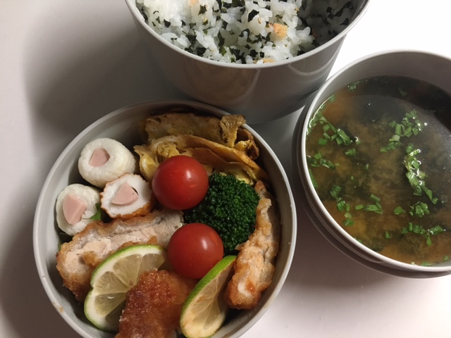 トンカツ弁当_b0075817_8355910.jpg