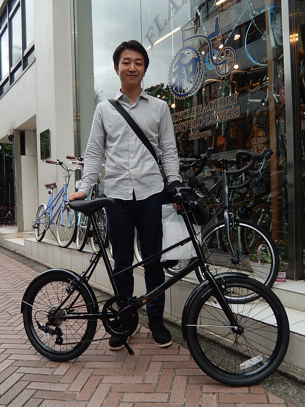 10月29日 渋谷 原宿 の自転車屋 FLAME bike前です_e0188759_16542526.jpg