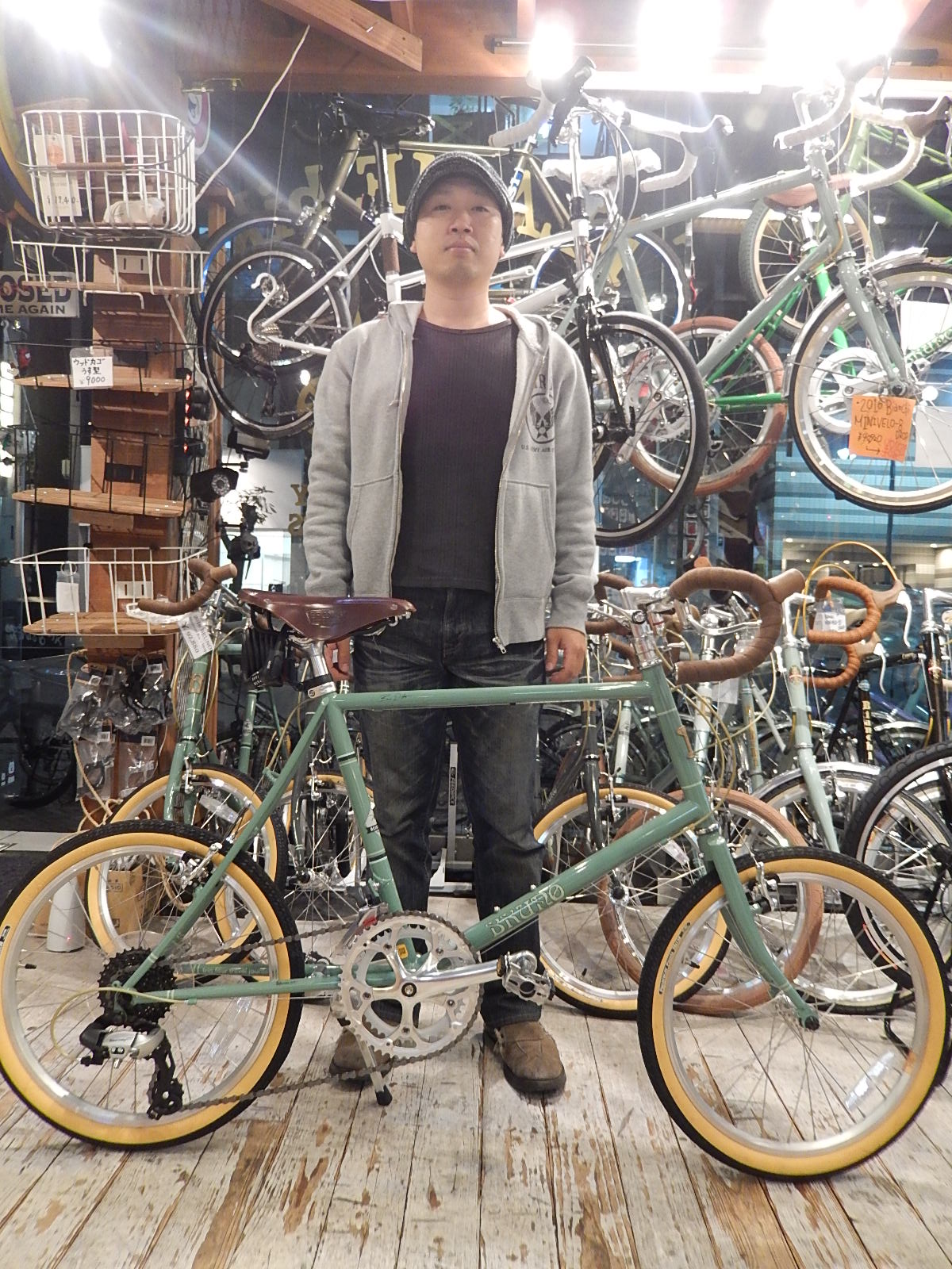 10月29日　渋谷　原宿　の自転車屋　FLAME bike前です_e0188759_1901249.jpg