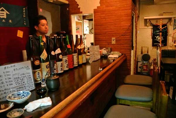 【熊本直送「馬刺し」と「日本酒」・・・「酒場 さん七」(東京・南阿佐ヶ谷)】_a0005436_14122475.jpg