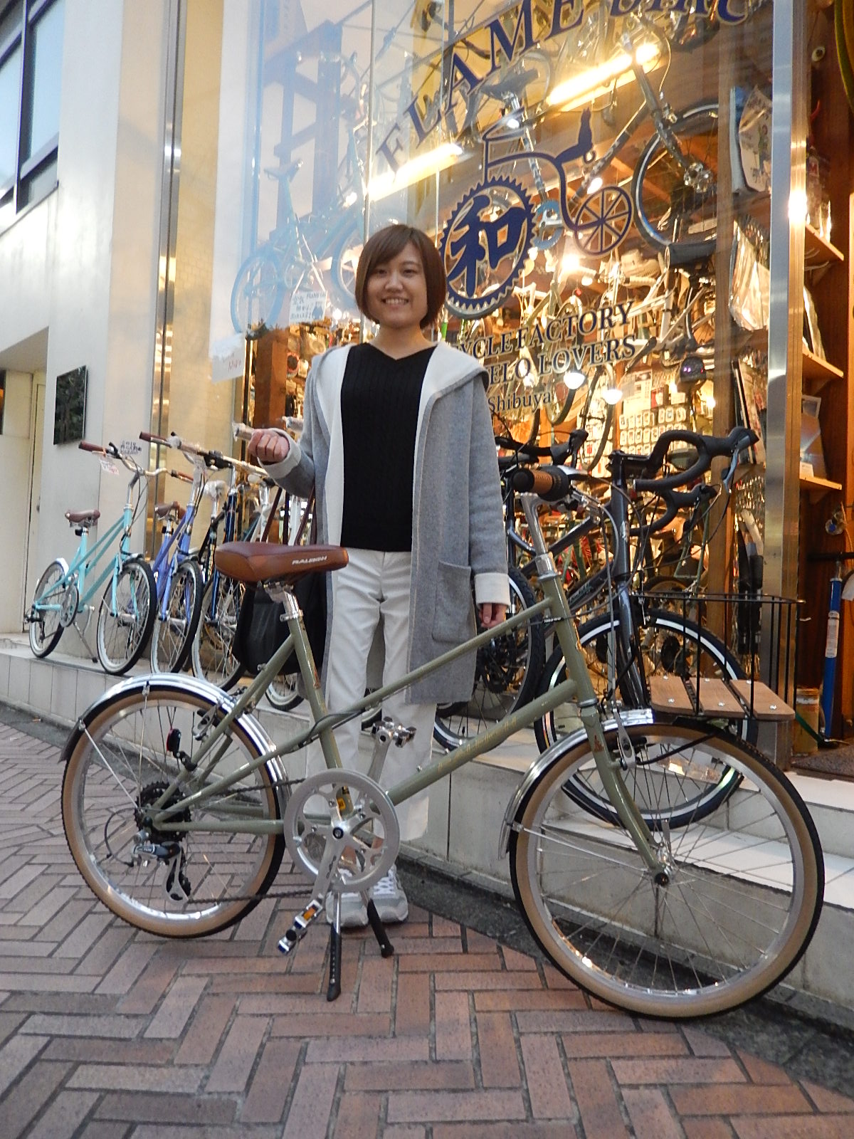 10月30日　渋谷　原宿　の自転車屋　FLAME bike前です_e0188759_19473646.jpg