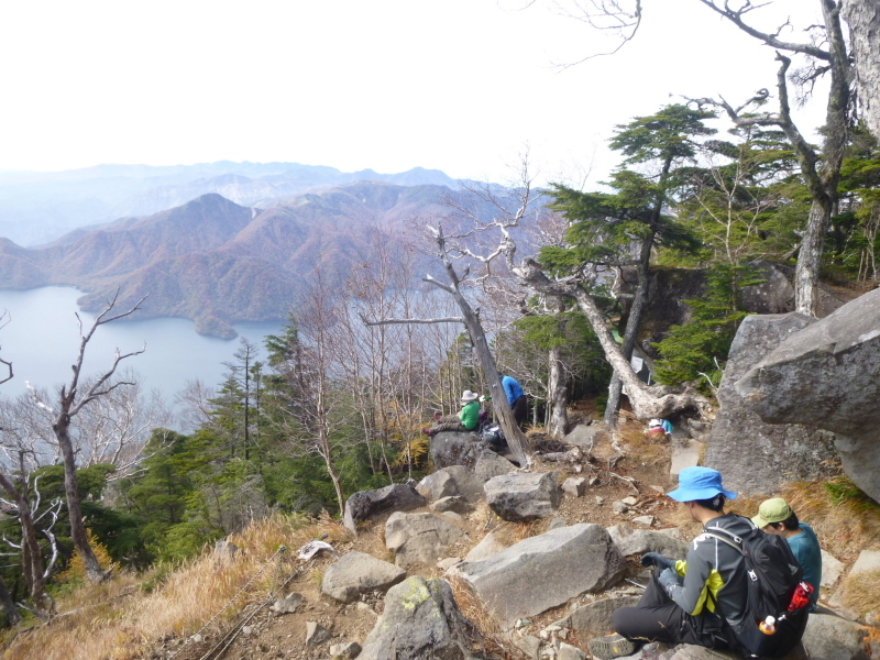 中禅寺湖が綺麗に見える山　男体山 (2,484.2M)    登頂 編_d0170615_11494821.jpg