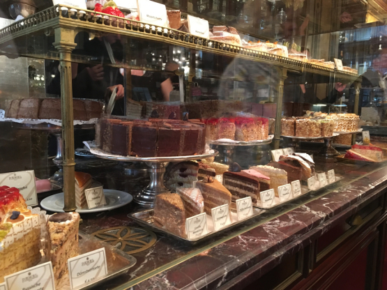 「DEMEL デメル」ウィーン本店に行って来ました。_f0029541_15452961.jpg