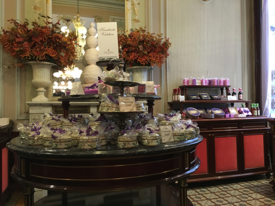 「DEMEL デメル」ウィーン本店に行って来ました。_f0029541_15453258.jpg