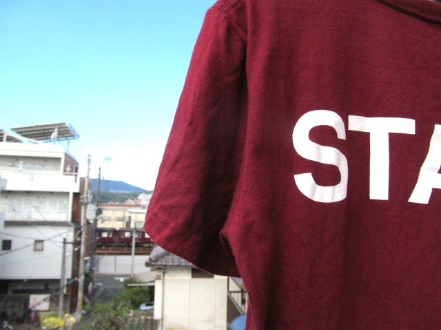 スタッフTシャツを干していたら、阪急電車が通ったよ_f0129557_14213416.jpg