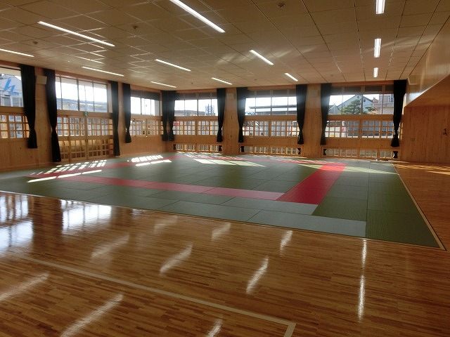 とにかく広い 80m×26mのフロアは県内最大 吉原二中の新体育館落成記念式典_f0141310_6344194.jpg