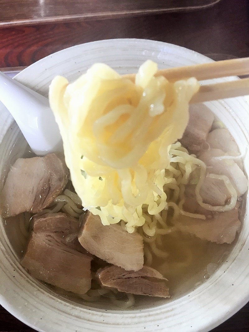 落葉でズルズル 山塩ラーメンでズルズル_c0261447_22434151.jpg