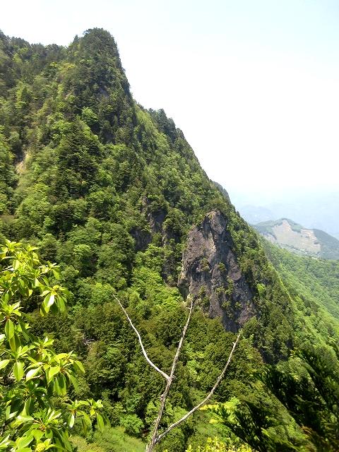 奥秩父　天理岳を越えて両神山へ　　　　　Mount Tenri to Ryōkami in Chichibu-Tama-Kai National Park_f0308721_2026835.jpg