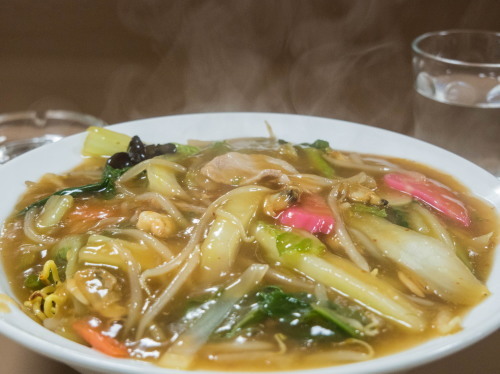 「御食事処あさひ」で・・”あんかけ焼きそば”と”鶏のから揚げ”_f0276498_23572617.jpg