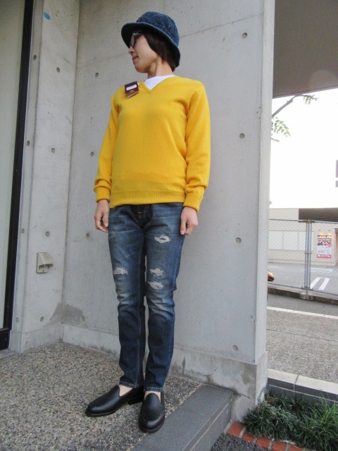 残り僅かですが、、、同じくWilliam Lockie ・・・ Lambs Wool V NECK SWEATER!♪!_d0152280_932249.jpg