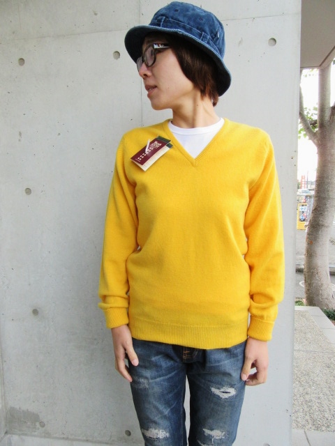 残り僅かですが、、、同じくWilliam Lockie ・・・ Lambs Wool V NECK SWEATER!♪!_d0152280_9323856.jpg