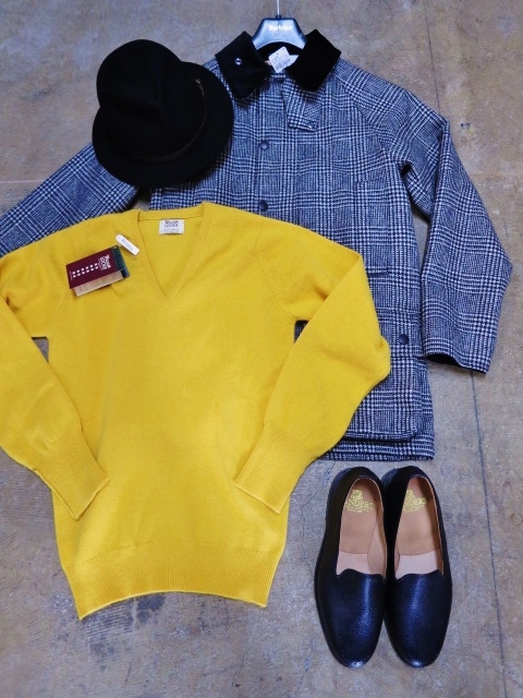 残り僅かですが、、、同じくWilliam Lockie ・・・ Lambs Wool V NECK SWEATER!♪!_d0152280_9334368.jpg