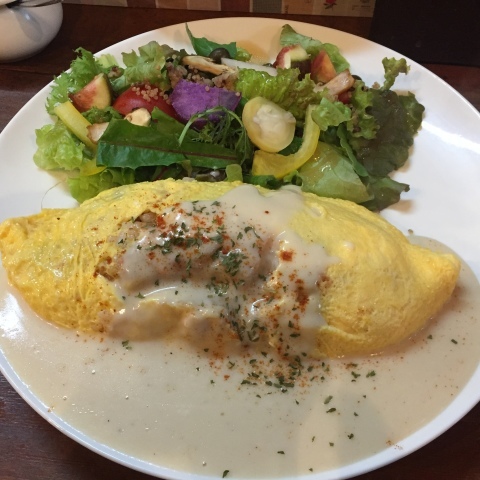喫茶 1er ぷるみえ (サーモンそぼろと銀杏バターライス 焦がし醤油ホワイトソース)_e0115904_16160848.jpg