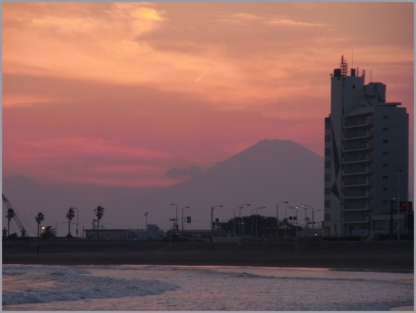 写生地・腰越漁港からの江ノ島・富士_a0086270_12113699.jpg