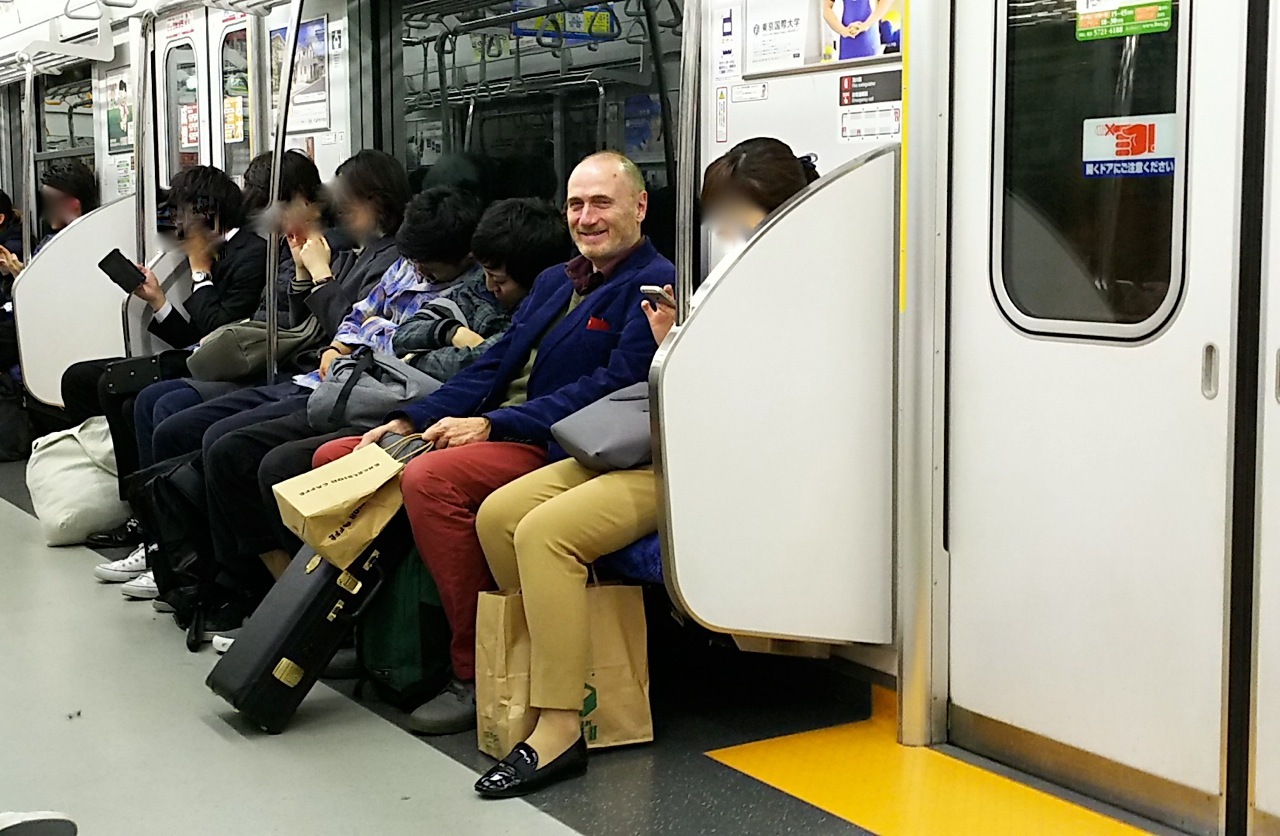 日本人は電車の中で寝るんだね？といったそばから....笑（ハンス＆ガウデンツとの珍道中の巻）_d0244370_16094301.jpg
