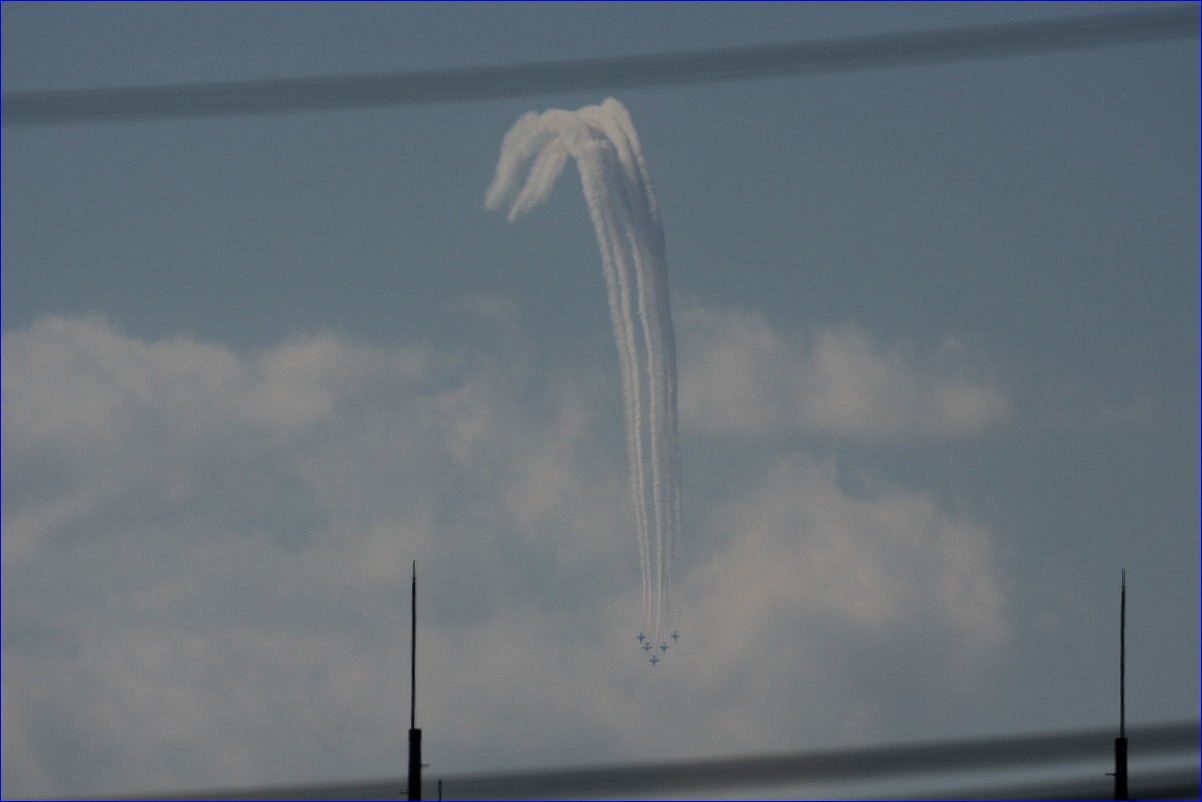 自宅で見る（40km離れた）入間航空祭のブルーインパルス・2016_d0137627_0521449.jpg