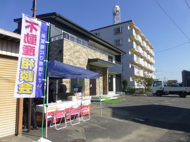 新築完成見学会で売地相談会のお手伝い_b0362547_18111621.jpg