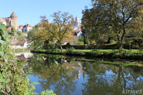 パリから日帰り　スミュール・アン・ノーソワ (Semur-en-Auxois)_d0308567_19270346.png