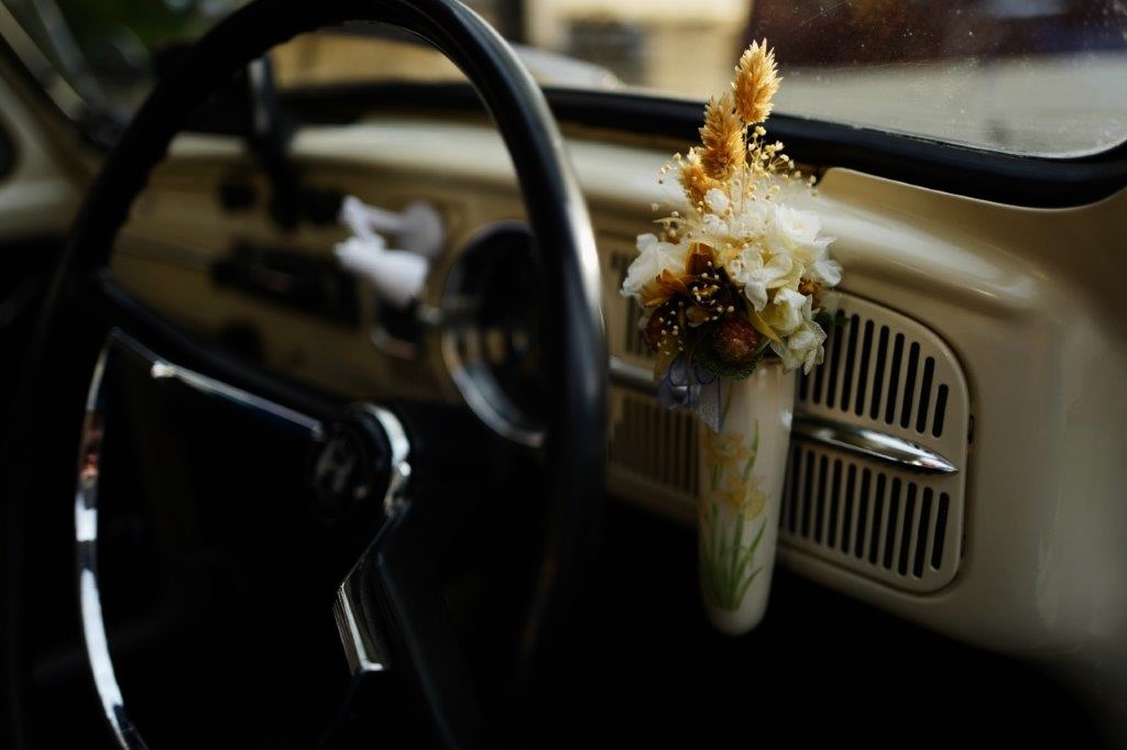 ビートルに花を飾る クリスマスバージョン ビートルとｍｏｍｏとｓａｋｕｒａｎａ ときどき自転車