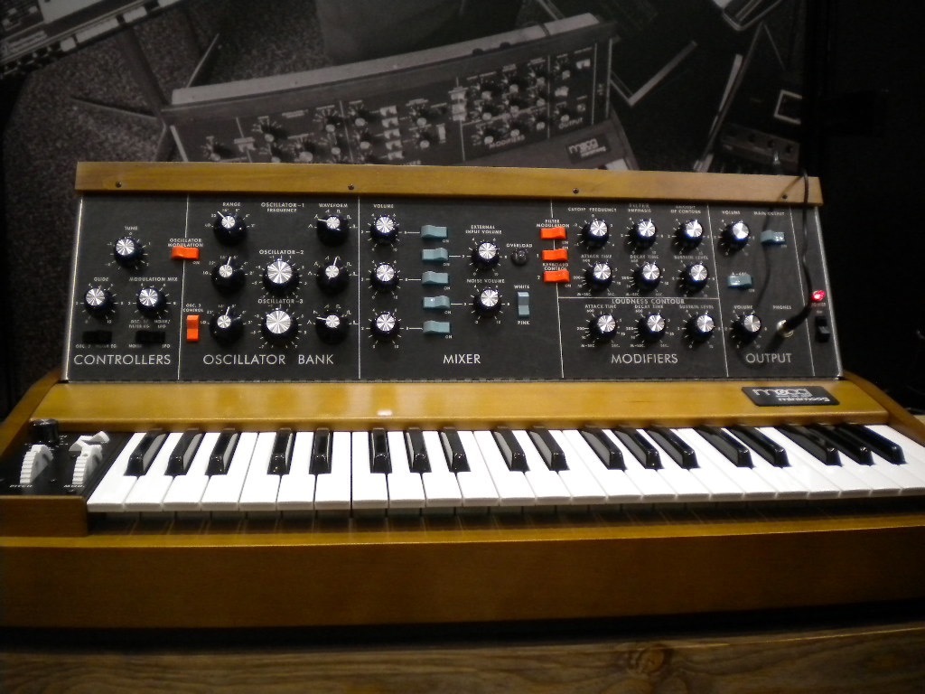minimoog model D walnutが出ます : 風流音色まねゑもん