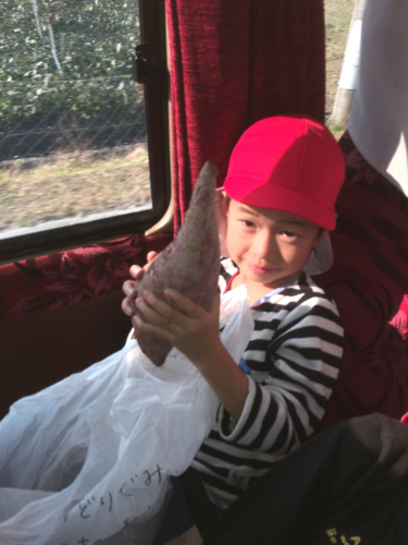 いも掘り遠足♪_f0324461_11315041.jpg