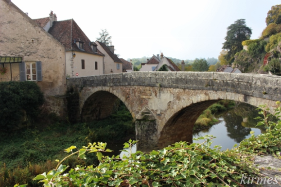 パリから日帰り　スミュール・アン・ノーソワ (Semur-en-Auxois)_d0308567_07385166.png