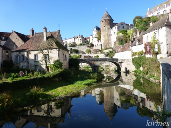 パリから日帰り　スミュール・アン・ノーソワ (Semur-en-Auxois)_d0308567_07481491.png