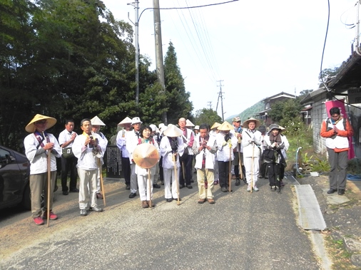 45人の歩き遍路さん_f0213825_12464380.jpg