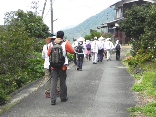 45人の歩き遍路さん_f0213825_9355591.jpg