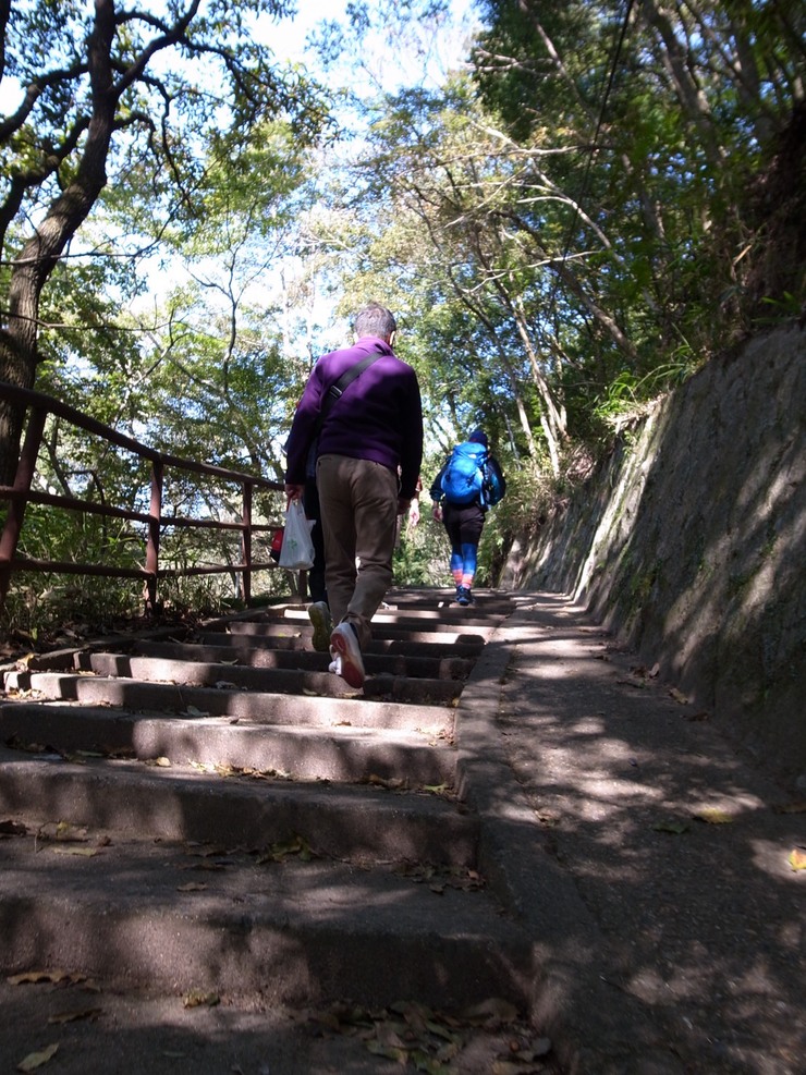 阪急三宮駅から修法が原、鍋蓋山、菊水山からすずらんの湯_a0292881_14463239.jpg