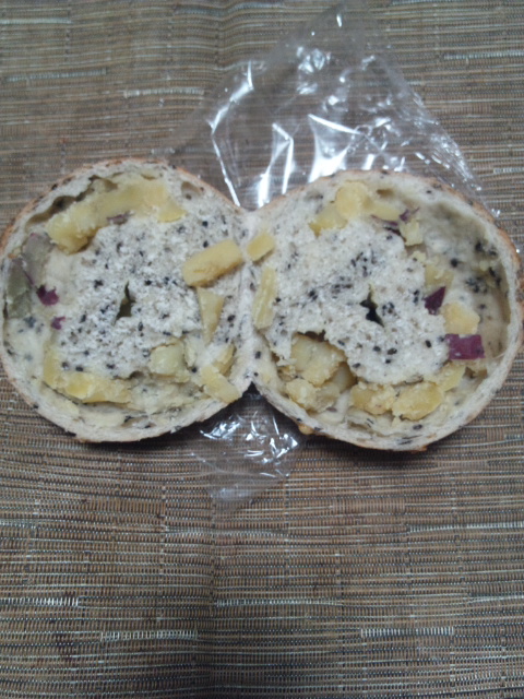 Happy Bagel おさつチーズ_f0076001_237596.jpg