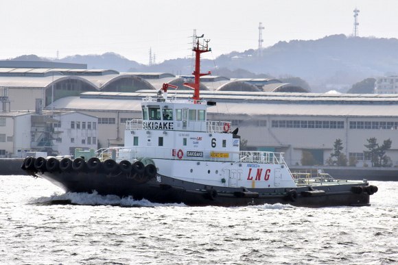 LNG燃料タグボート「魁」_e0158925_22374983.jpg