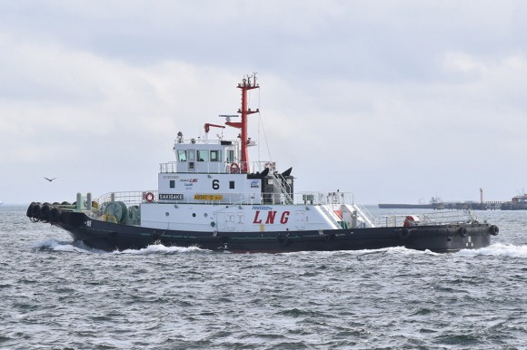 LNG燃料タグボート「魁」_e0158925_22405058.jpg