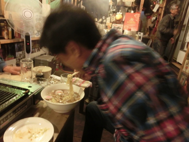 働いた後は皆で飲んで、食べて、これからの話を! 小潤井川の草刈り清掃in津田・荒田島_f0141310_6321631.jpg