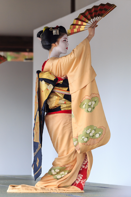 きもので集う園遊会・後編（上七軒　市まりさん、市知さん、勝奈さん、市多佳さん）_f0155048_22375574.jpg