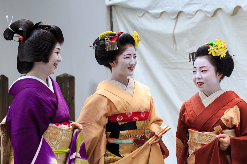 きもので集う園遊会・後編（上七軒　市まりさん、市知さん、勝奈さん、市多佳さん）_f0155048_22381872.jpg