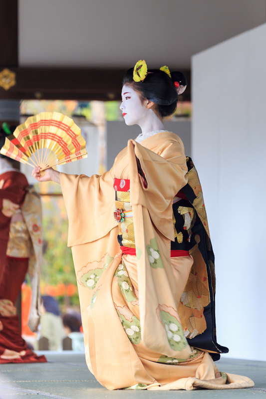 きもので集う園遊会・後編（上七軒　市まりさん、市知さん、勝奈さん、市多佳さん）_f0155048_22391323.jpg