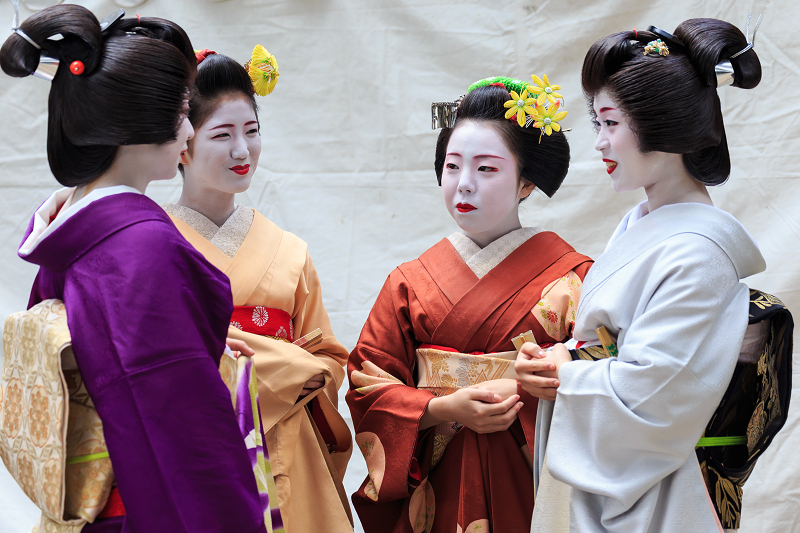 きもので集う園遊会・後編（上七軒　市まりさん、市知さん、勝奈さん、市多佳さん）_f0155048_2239298.jpg