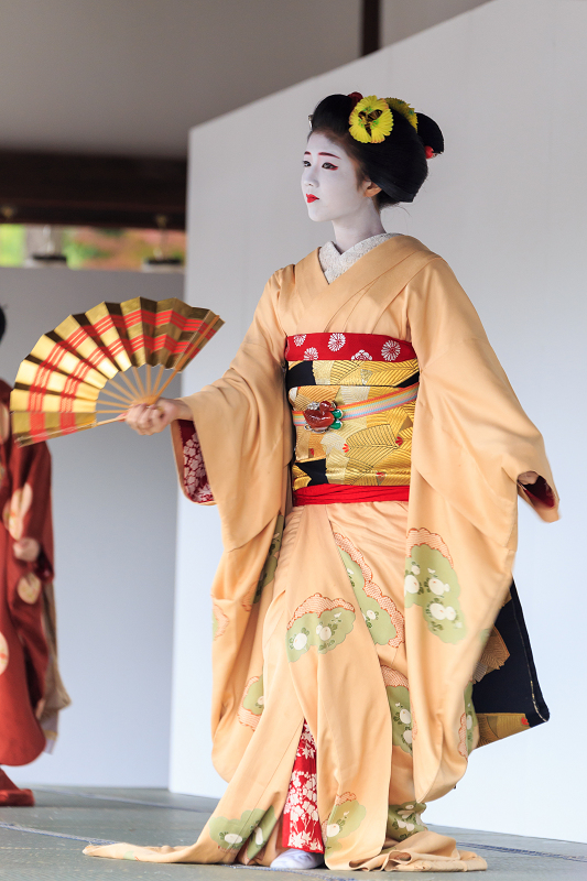 きもので集う園遊会・後編（上七軒　市まりさん、市知さん、勝奈さん、市多佳さん）_f0155048_22395452.jpg