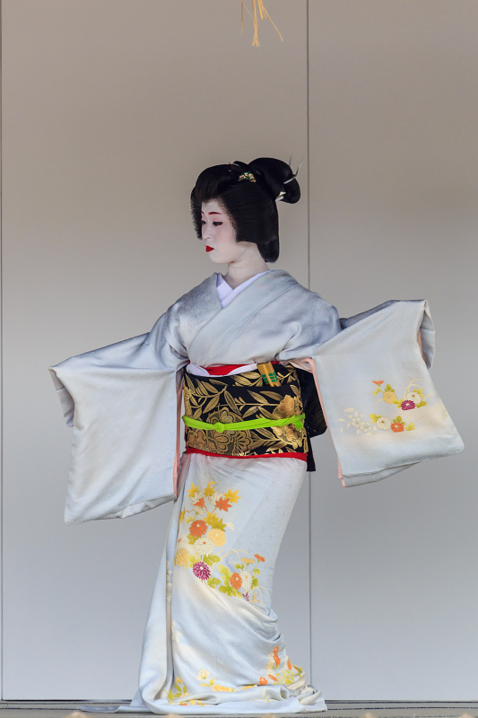 きもので集う園遊会・後編（上七軒　市まりさん、市知さん、勝奈さん、市多佳さん）_f0155048_22413888.jpg