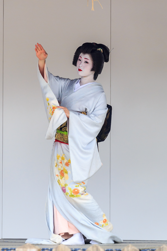きもので集う園遊会・後編（上七軒　市まりさん、市知さん、勝奈さん、市多佳さん）_f0155048_2243516.jpg
