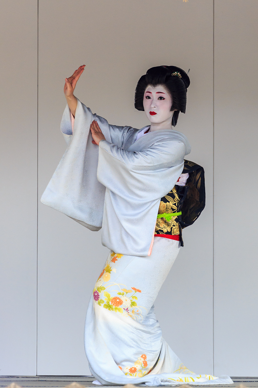 きもので集う園遊会・後編（上七軒　市まりさん、市知さん、勝奈さん、市多佳さん）_f0155048_2244197.jpg